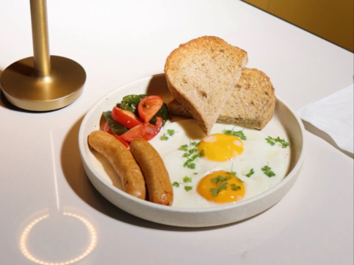 Глазунья с куриной колбаской Глазунья с куриной колбаской